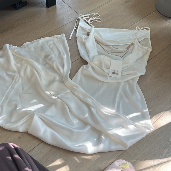 Rat and boa Ophelia dress in white with gold chains. Worn once. - Picture 4 of 8